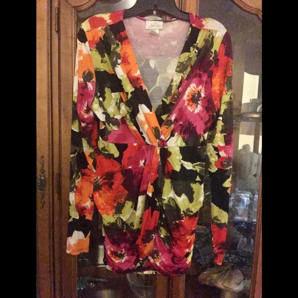 Jon Den Tops - Jon Den Long Sleeve Size Medium Top! 🌺🌺